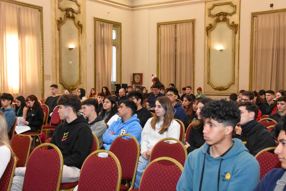 economicas_unlp's tweet photo. @BienestarUNLP @edegiusti @marina_gscavino @unlp #ExpoUNLP #DescubríEconómicas
Esta mañana se realizó la charla "¿Por qué la Facultad es diferente a la escuela secundaria?"
👉A cargo de @DaniliBlanco, Coordinadora de la Unidad de Vinculación e Inclusión Educativa FCE UNLP
🔗https://t.co/KuWpYgmXDi https://t.co/BmTEmO24zS