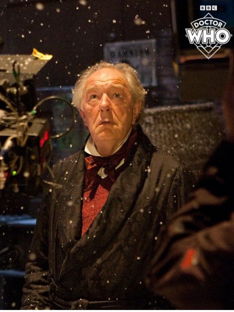 dracowhovian's tweet photo. Not just wands. We also raise our sonic screwdriver in memory of Sir Michael Gambon.๐
@bbcdoctorwho @bbcstudios #DoctorWho #Tardis #whovians #BBC #doctorwhospain #Dalek #doctorwhotoys #SonicScrewdriver #harrypotterfan #dumbledoreforever #michaelgambon https://t.co/YjUO8ak1XO