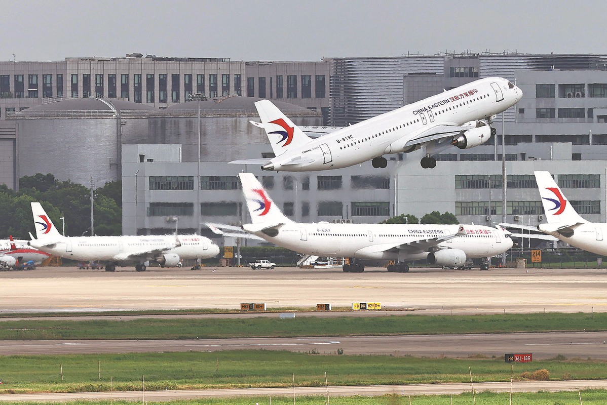 China Eastern Airlines a annoncé la plus grosse commande jamais réalisée de 100 avions COMAC C919, d'une valeur d'environ 10 milliards de dollars, signe de confiance dans le rebond de l'industrie du voyage en Chine. #ChinaEasternAirlines #COMAC