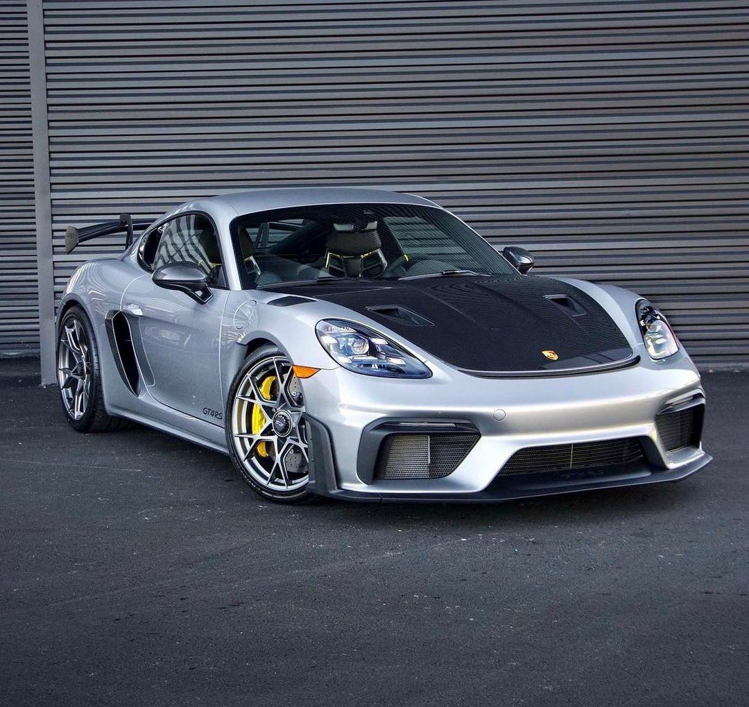 PorscheCIub's tweet photo. GT Silver Cayman GT4 RS https://t.co/4f2VPSKyAG