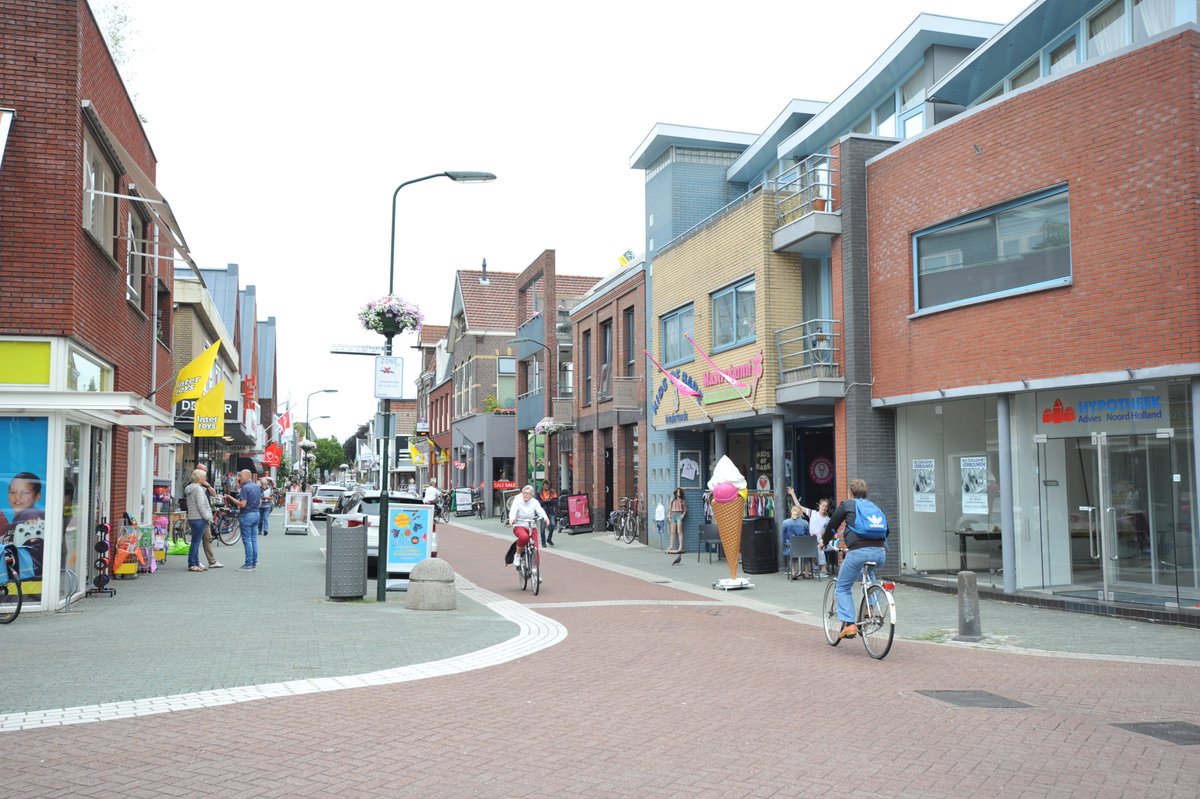Vanaf 2026 voert de gemeente Zaanstad gefaseerd uitstootvrije zones in, in drukke winkelgebieden van Zaandam, Krommenie en Wormerveer. Kom voor meer informatie langs op de inloopavonden op 3 en 5 oktober 16.00 - 20.00 uur. Meer info 👉 bit.ly/uitstootvrije-…