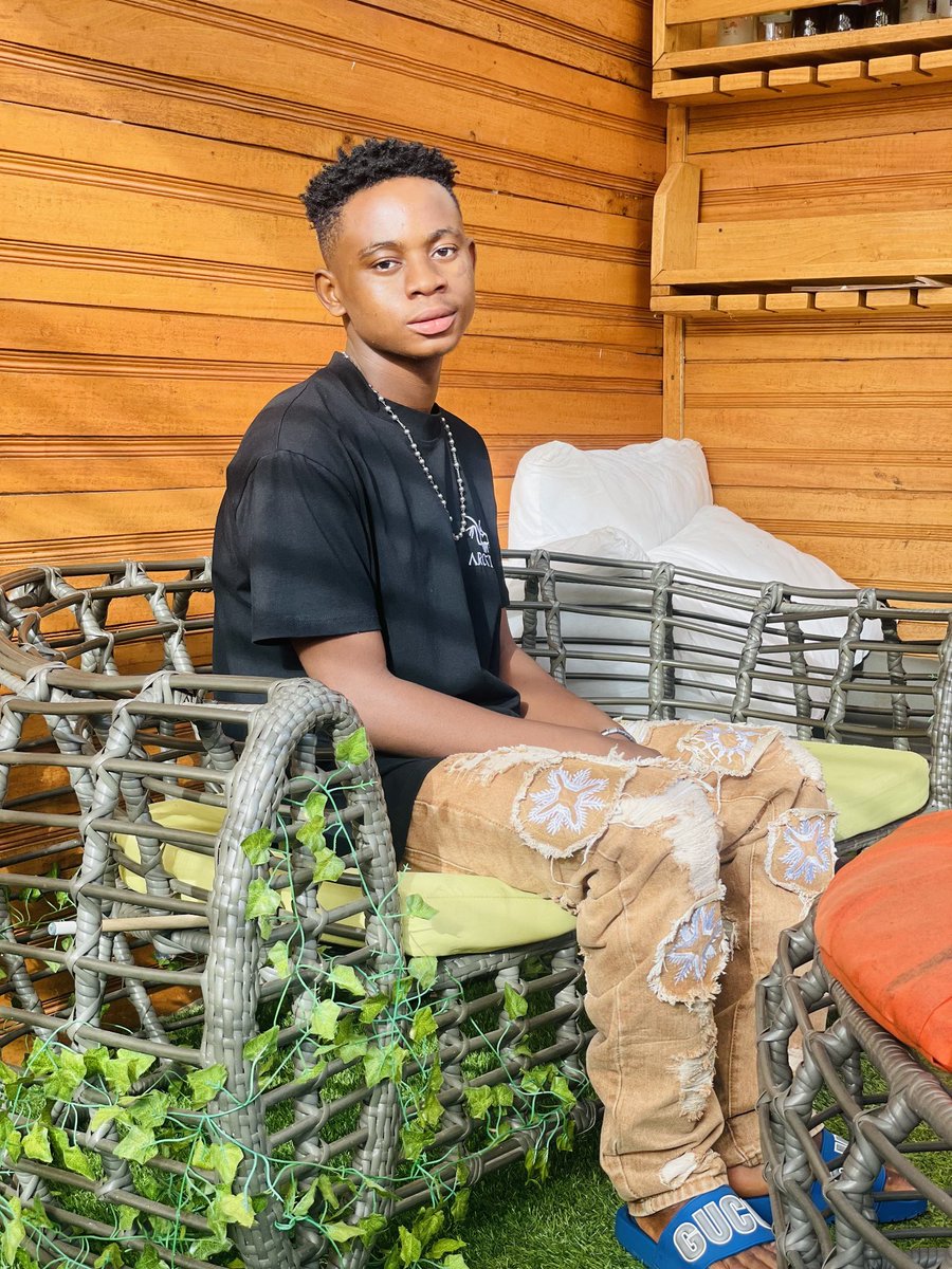 TrenchRb's tweet photo. I take my L’s and wins in silence,you won’t ever know what I’m on💚🖤 https://t.co/gT7d8eKi1u