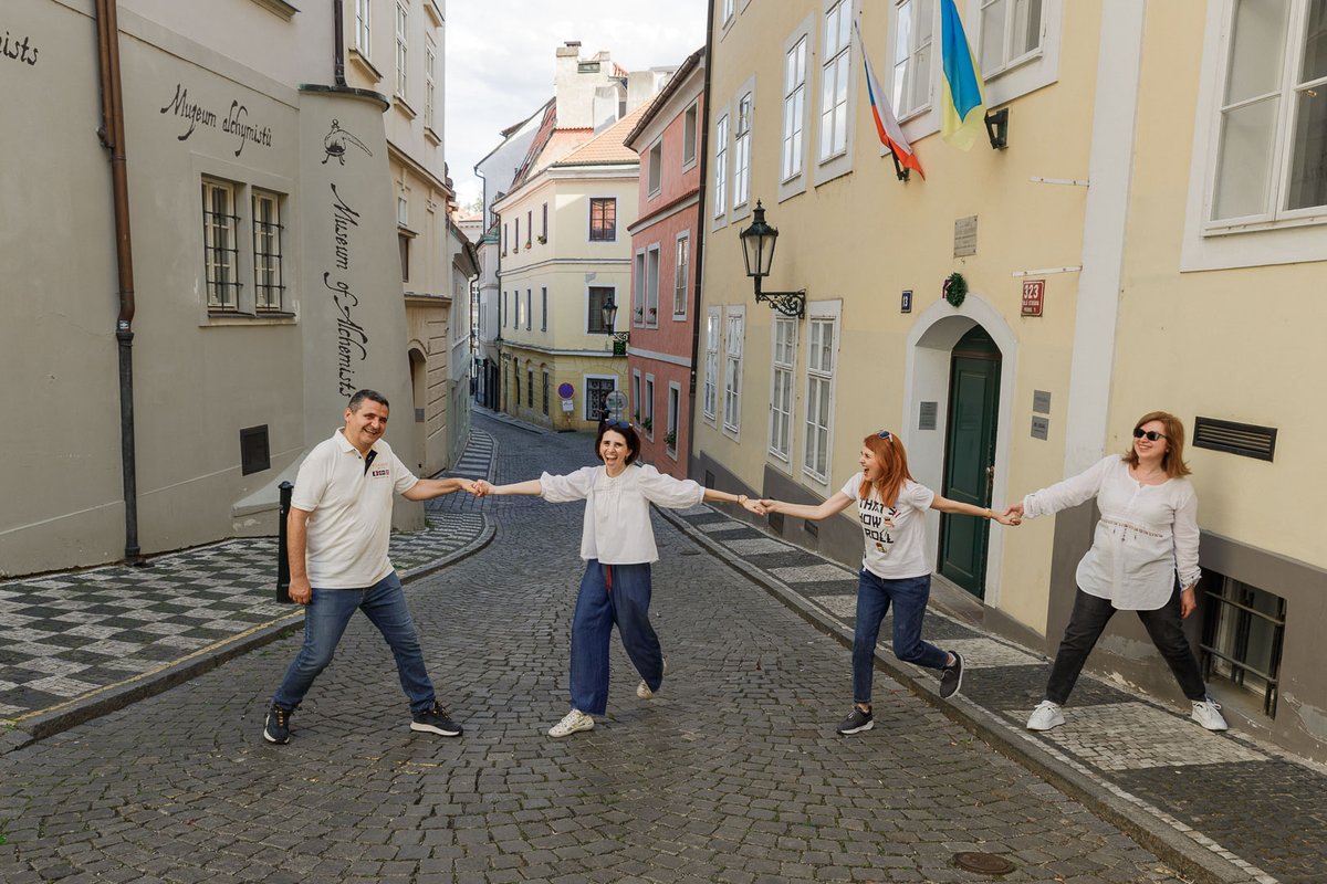 fotografpraga's tweet photo. Пере��оди на сайт https://t.co/nNmjVDxtjo и выбери для себя фото-маршрут!  Цена указана)

#фотографпрага #семейноефотопрага #фотосессияпрага #съемкавпраге #гидпраги #визажистпрага #фотографвчехии #прагавмоемсердце #прага #свадьбавпраге https://t.co/MkM1uO12dm