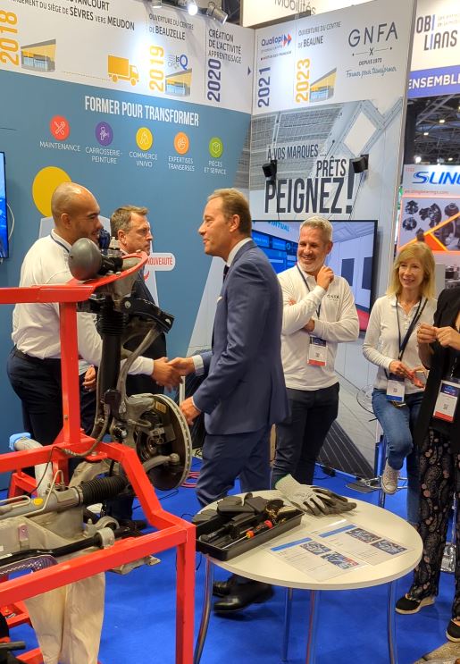 📅 [#EQUIPAUTO] En direct du salon EQUIP AUTO Lyon 🔴
 
Nous avons eu le plaisir de recevoir la visite de la délégation officielle lors de l'inauguration du salon Equip'Auto 🙌