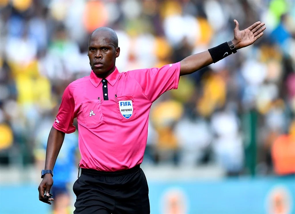 REVEALED | SAFA have suspended match official Luxolo Badi following his controversial failure to award Kaizer Chiefs a penalty in their MTN8 semi-final clash against Mamelodi Sundowns.

Read more here ▶️  tinyurl.com/3md9wvrh