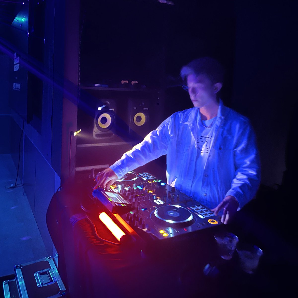 วันนี้มีร้าน Gay Bar เปิดใหม่ที่ไทเป แถว Ximen ชื่อร้าน Echo Chamber Club / MRT ทางออก 6 เดินตรงมาเรื่อยๆ เจอเลยตาม Google map เพลงดีมาก เครื่องดื่มก็ดี มีที่นั่งเยอะ ที่สำคัญเก้งตัวท้อปเยอะสุดๆ ❤️ #ไทเป #ไต้หวัน