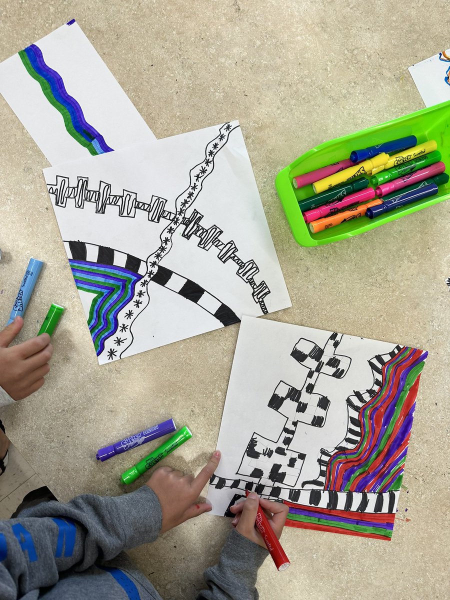 MtViewArtRoom's tweet photo. 4th grade is rocking their first zentangle project of the year! Practicing line control and selecting a color scheme 🎨👏 @MtView07836 @melandyk @JOlsyn1109 https://t.co/04hJa4Lm4g