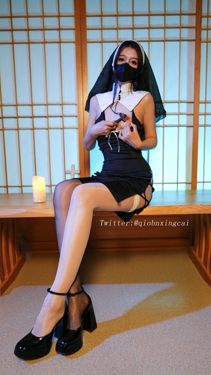白色还是黑色？
white or black？
@DaFoer_
@Daguidiyi
@PornPicks_
@Fojiangnice https://t.co/tKF4lA9smi