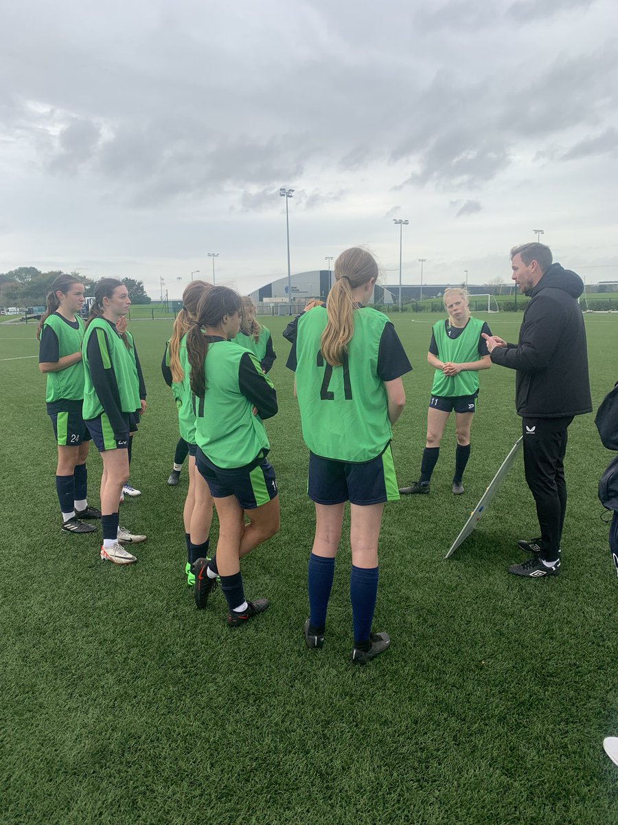 Thanks to @IrelandFootball WU16 head coach @Tom_Elmes for putting on an excellent Defending session for the @IrelandFootball @Fingalcoco TY course students today @FingalSports
