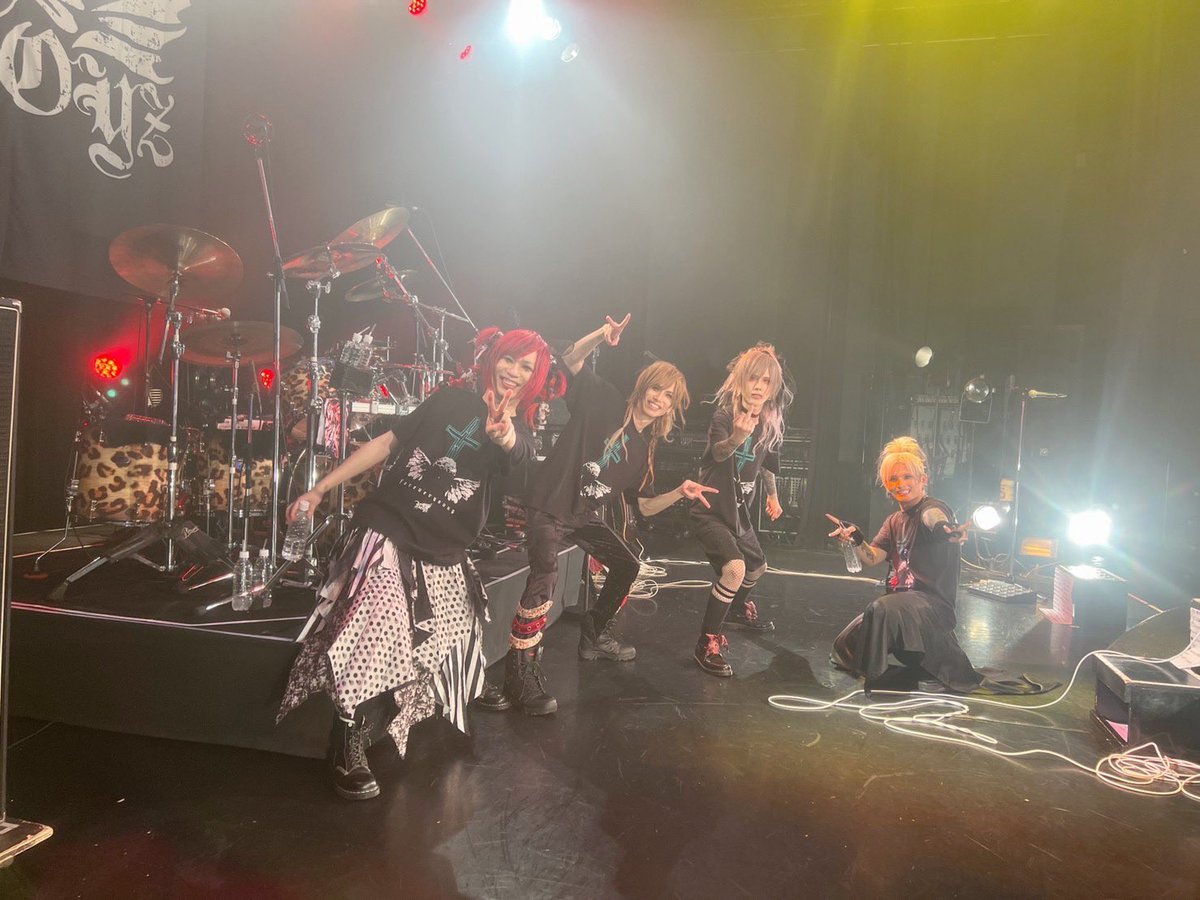 royz_214_subaru's tweet photo. 書きたい事はいっぱいあるねんけど、今日みたいなめでたい日は、メンバースタッフと打ち上がってもうちょっとお祝いする事にする。また改めて書くな。
いつもみんなありがとう。
15年目も頑張っていこうぜ。絶対売れて夢叶えようぜ。
#Royz 
#Royz14周年 https://t.co/sAjFkiO8e9