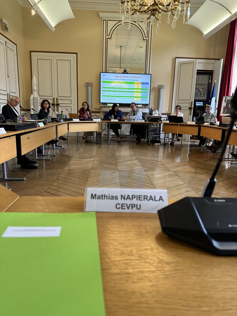 Mathis_Nap's tweet photo. @CEVPU | Présent à @sup_recherche pour le COREALE de la #DGESIP.

Nos travaux doivent permettre aux étudiants d’avoir une véritable #IdentitéNumérique, un accès simplifié à leurs services numériques, etc. 💻

Un travail ambitieux à construire avec tous les acteurs de l’ESR. 🤝 https://t.co/1Eh3roMZMU