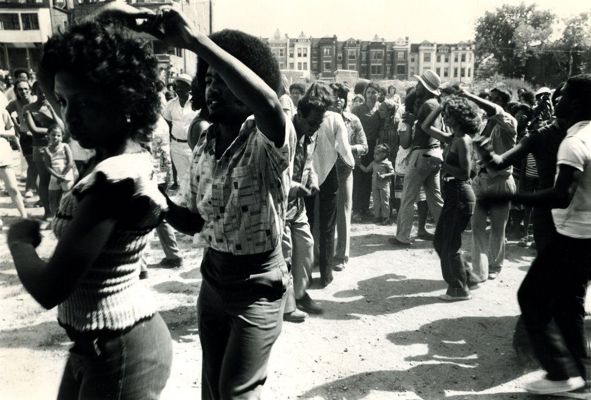 BYPOREVOLUTION's tweet photo. There is a deep tree of justice
She sinks powerful roots here
A legacy persists
Like a fire subterranean
LEGACY: an adams morgan story https://t.co/BsDqcTpa2p
#adamsmorgan #NeighborhoodPower #poetry #anarchy #liberation #socialism #love #community #joy https://t.co/gAIwKCBWwU