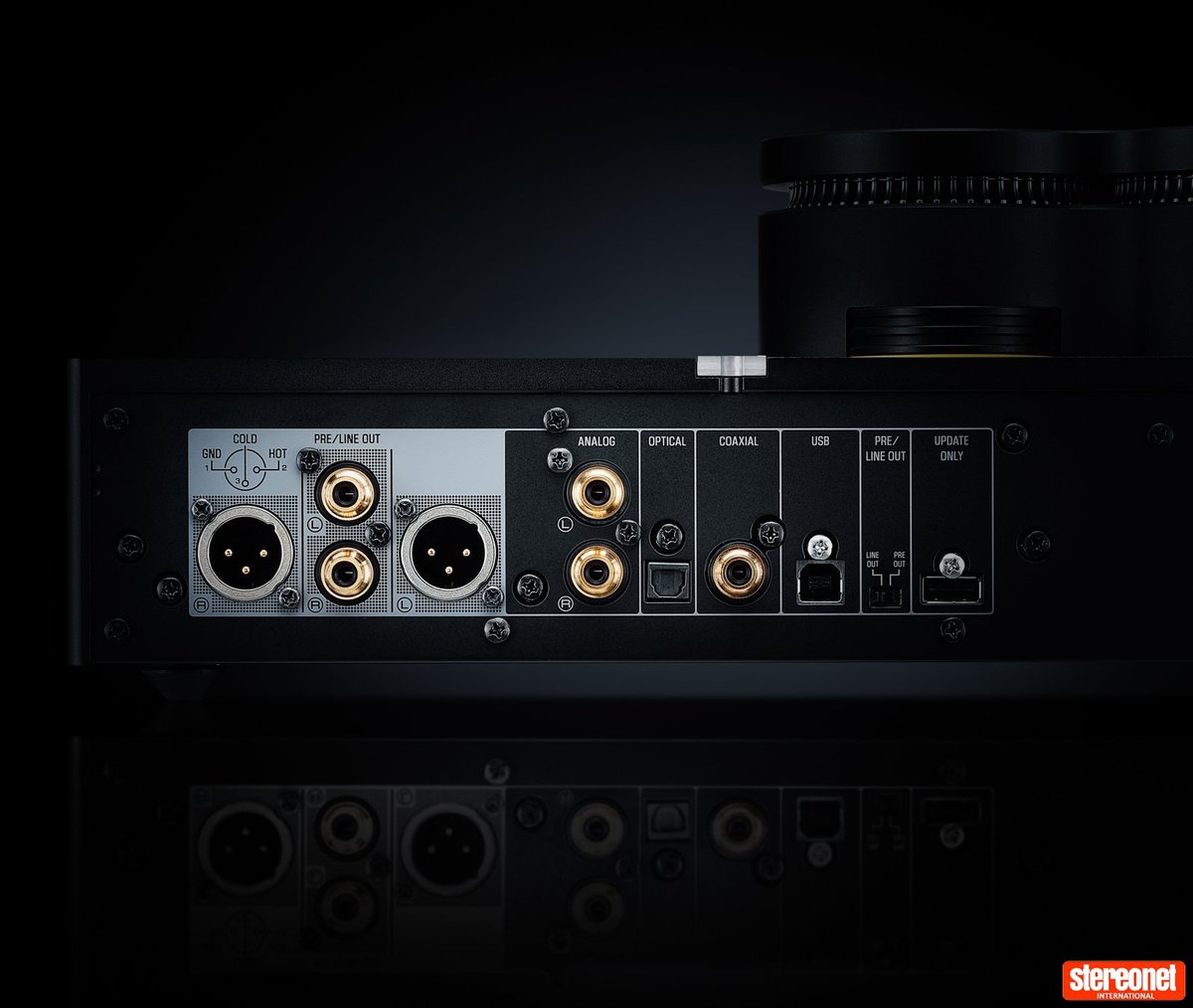 StereoNETUK's tweet photo. HA-L7A is @YamahaAudioUK's first audiophile-grade headphone amp

READ MORE 👉 https://t.co/Ypf41aRbmM

#headfi #headphones #earphones #stereonet #snuk #personalaudio #desktopaudio #hifi #highend #highendhifi #headamp #headphoneamp #hifinews https://t.co/0nHBOTXuNT