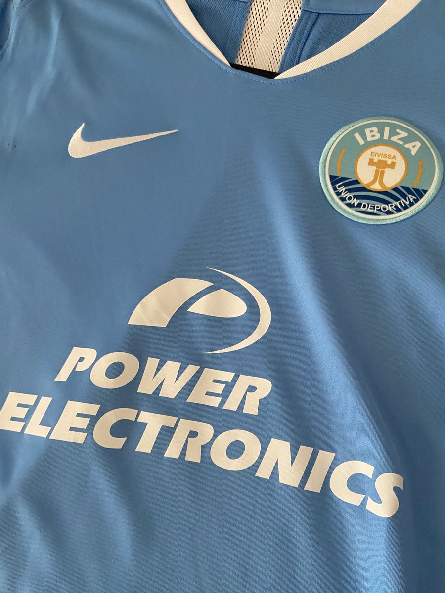 Rafa9Mainez's tweet image. 🚨SORTEO 

Lo prometido es deuda. 

Ya que el Ibiza ha contribuido en apoyar esta preciosa iniciativa voy a sortear una camiseta suya. Directa de mi colección. 

Solo tenéis que seguir a su cuenta @ibizaud y haced RT a este tweet.

Mañana a las 17.00 suelto al ganador/a. 😉