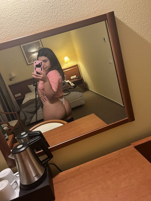 Ce mi-ai face? 👀  A:Sex❤️&zwj;🔥 B:Dragoste🩷  Alege🤗🧸 https://t.co/hZ7Vx4tg5k