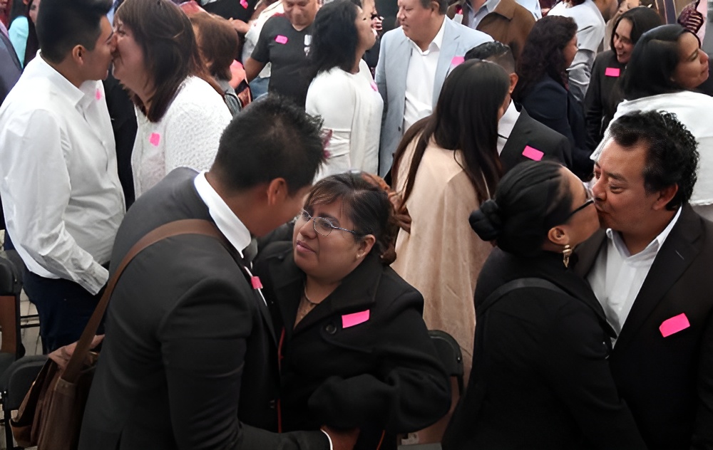 lajornadaonline's tweet photo. .@INEGI_INFORMA: cada vez hay más parejas que se casan... y se #divorcian

La cifra de uniones ligó dos años al alza, luego del impacto de la #pandemia.
Las separaciones tuvieron incremento de 11.42 por ciento en 2022.

https://t.co/UgWGBG3WLL https://t.co/FSJdR37nPW