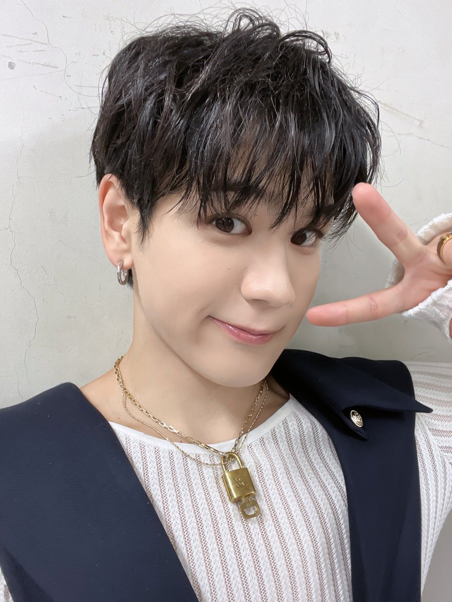 official_jo1's tweet photo. [#豆原一成]
広島最高でした！
ぶち楽しかったんじゃけぇ✌️✌️

#JO1 #MAMEHARAISSEI https://t.co/0zEpLblb6J