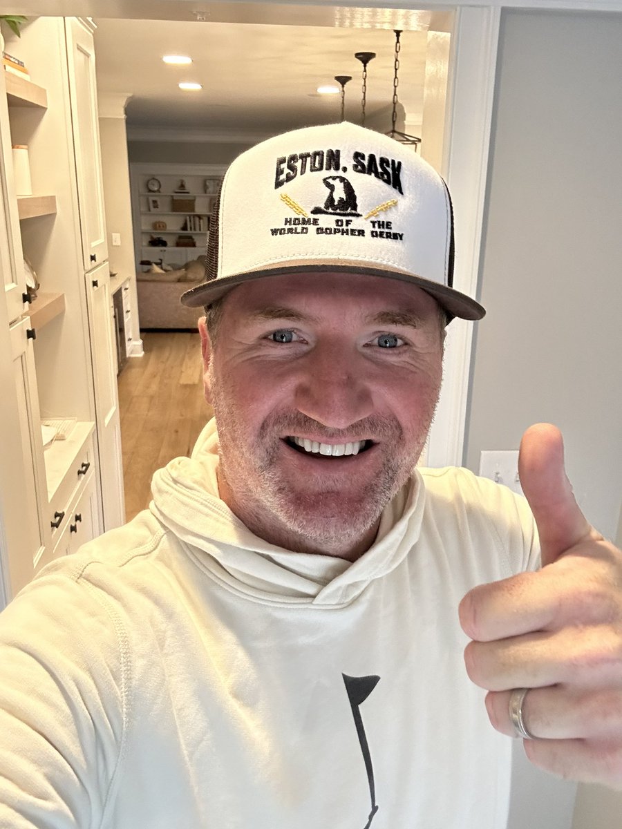 Day MADE!!!!   Thanks <a href="/eston/">Eston Bond</a> for the awesome bucket!!!!   Looks better on me <a href="/TicTaylor/">Kelly Taylor</a>
