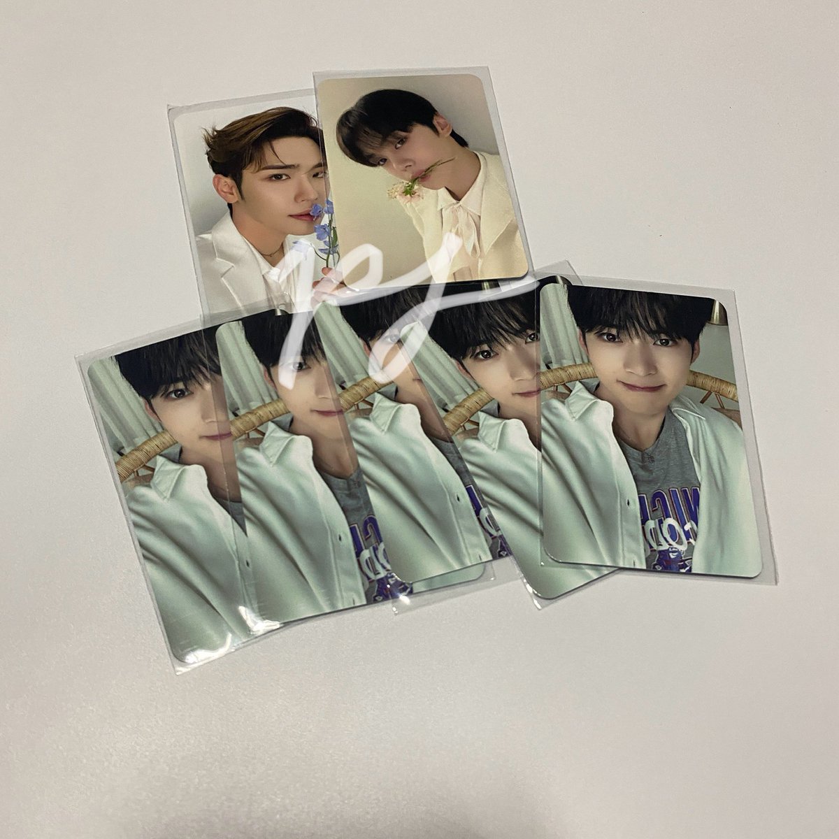 mnmails's tweet photo. #mnminbox — pooling results! (updated)
Below are the quantity per photocard (trading cards), individual pooling results will be sent either via dms or email.
Second photo is for the necklace & candles, unfortunately dito ako nagka-dupes 🥲 which i don’t understand kung paano since all of it were sealed naman.
All of these will be respectively sent by tomorrow night (after my exams) Packing is by the weekends, or once my toploaders & chipboards arrive.