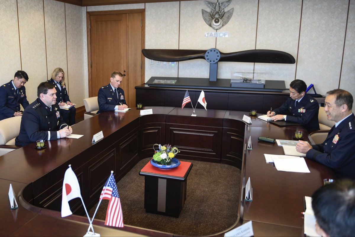 Thank you to @JASDF_PAO_ENG Chief of Staff Gen. Hiroaki Uchikura for the warm welcome. It was great to discuss advancing our shared objectives in the space domain. @SpaceForceDoD appreciates having strong partners like the #KokuJieitai. 🇺🇸🇯🇵 #PartnerToWin