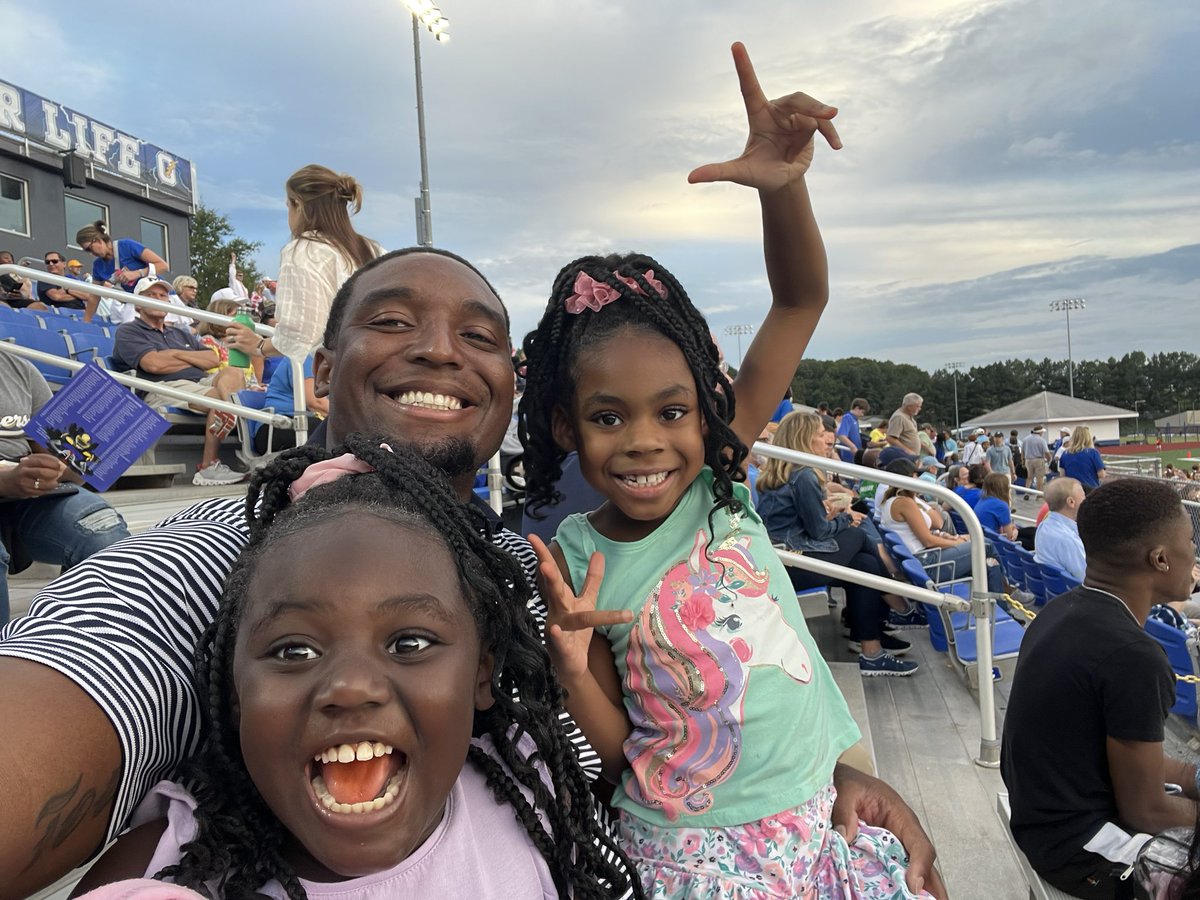 Coach Enrique Davis tweet media