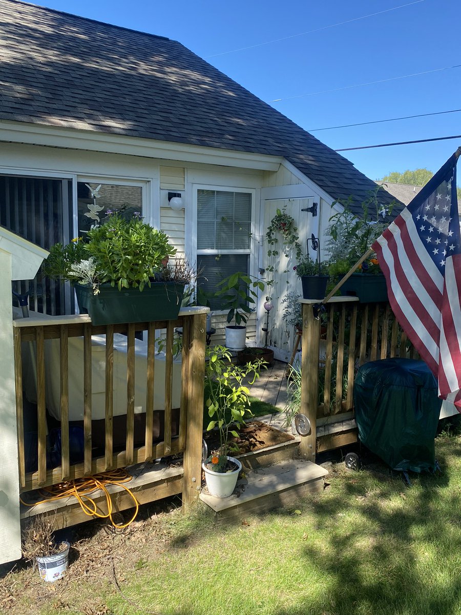 ChrisMartin1961's tweet photo. @FrankMikeDavis1 I am a screaming liberal but I still fly my flag. I refuse to allow MAGA to take away my patriotism. https://t.co/j21pvTY5eC