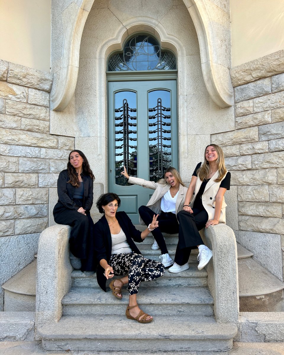 Ahir vam fer la presentació oficial de l'equip de GironaHub, mostrant els nostres somriures més professionals. Però no som només serietat i negoci, aquí teniu una foto que captura la nostra essència més divertida i el bon ambient que tenim!