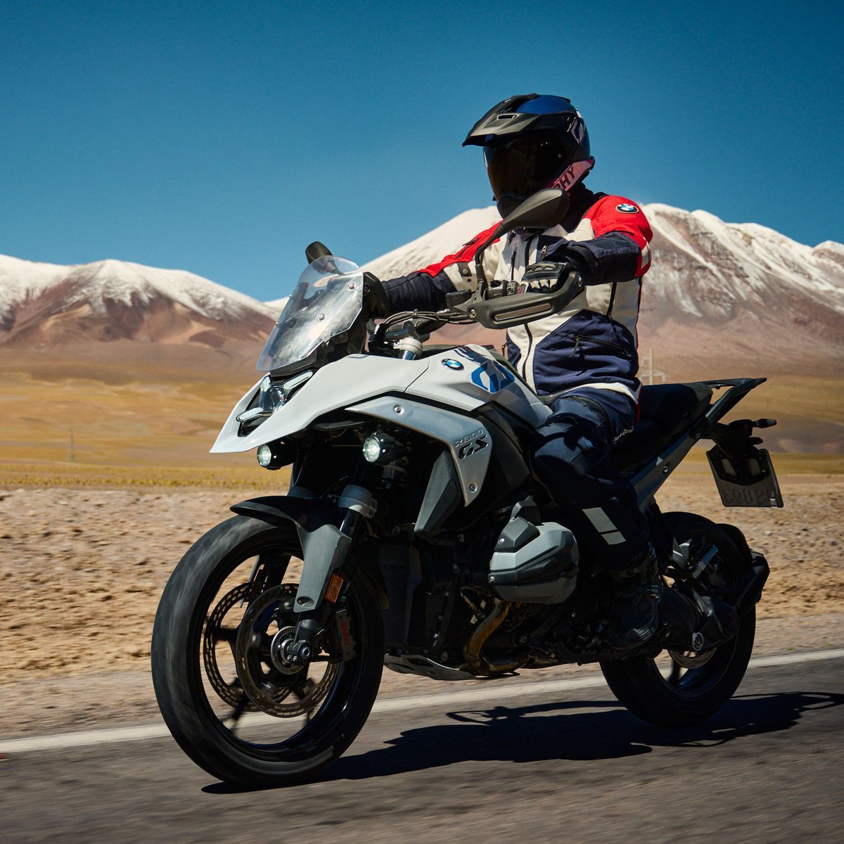 BMW Motorrad announces the 2024 BMW R 1300 GS!

This was probably the worst-kept secret of the last six months, with spy photos proliferating worldwide. BMW now releases all the details of the new engine, frame, suspension and more.

bmwownersnews.com/2023/09/2024-r…