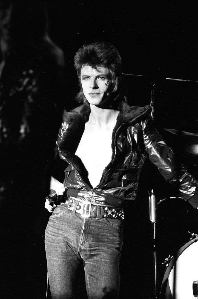 davidbowie_news's tweet photo. David Bowie, London, 1972 by Chris Foster. https://t.co/hAnPDqnHSo