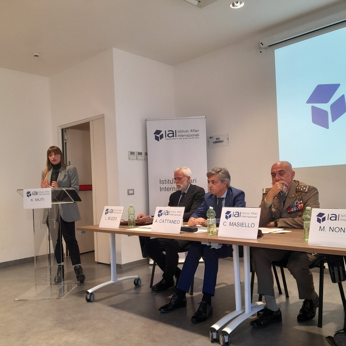 <a href="/KarolinaMuti/">Karolina Muti</a> presenta allo <a href="/IAIonline/">Istituto Affari Internazionali - IAI</a> studio su sistemi #ipersonici, approfondendo le capacità di #Cina #Russia e i piani #USA, alla luce della guerra in #Ucraina ma non facendosi abbagliare da questo conflitto rispetto a trend #tecnologia e  #deterrenza.
<a href="/Mauro_Gilli/">Mauro Gilli</a> <a href="/ViA_blog/">Venus in Arms</a>