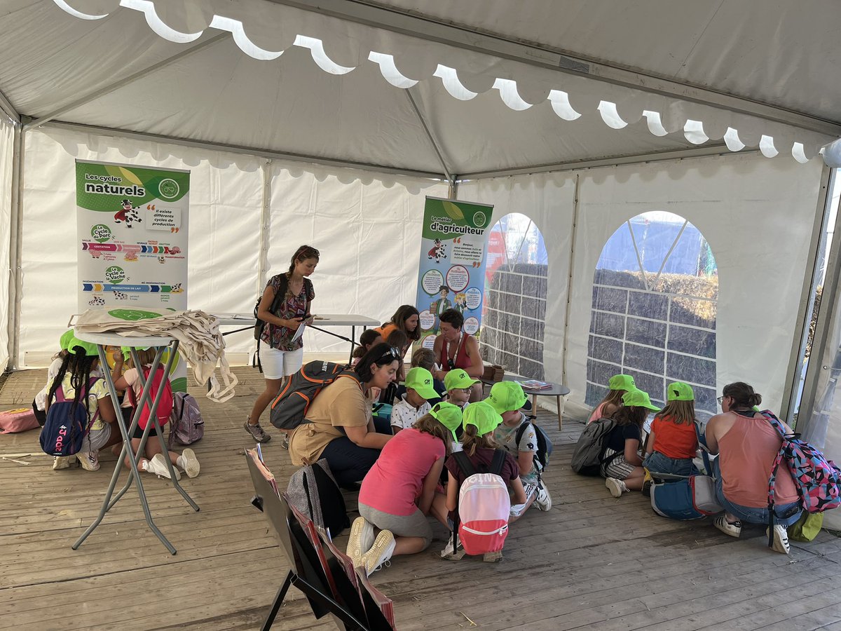 DemainPaysan's tweet photo. DJSP est fier d’avoir participé aux Terres de Jim 2023 ! Vous étiez nombreux à venir participer à nos activités ludiques et éducatives autour des métiers de l’agriculture. Nous avons notamment eu la participation de dix classes le vendredi.
#TDJ2023 #DJSP https://t.co/yFsJJyTwYy