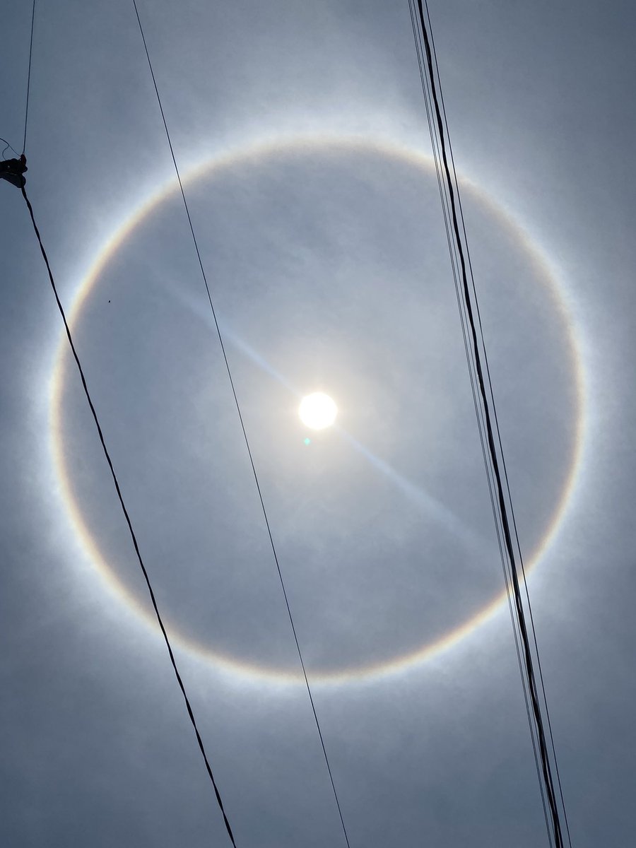 rafacs_18's tweet photo. Do nada olhei para cima e olha o sol https://t.co/x2T1enGCMS