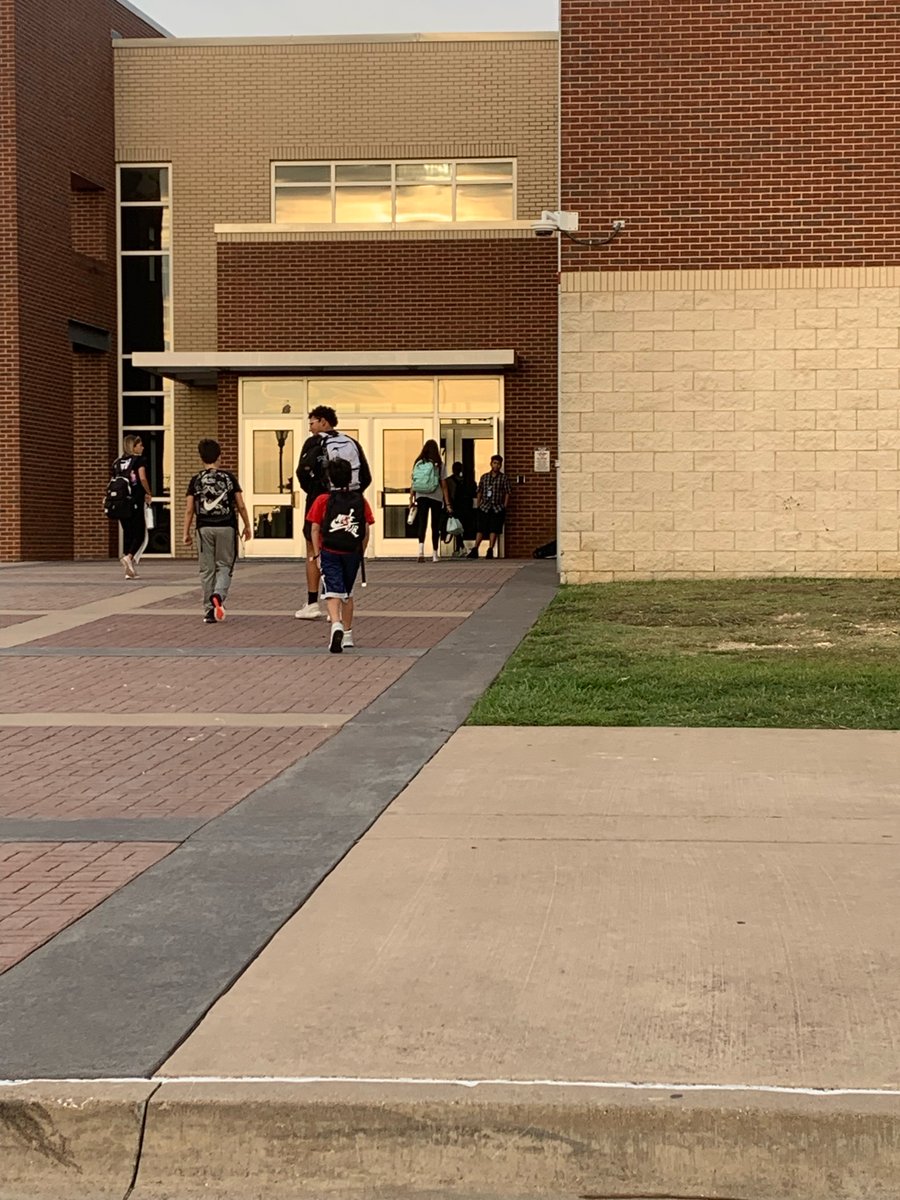 WGMSWildcats's tweet photo. Kai stayed at the door during the entire drop off time, opening the door for fellow Wildcats, and greeting them with a smile. Kai, we appreciate you greeting students at the door and helping them start their day off right! #MISDProud #WGMS
@IHeartCKH
#positivephonecallhome 💙 https://t.co/mWSgvoasex
