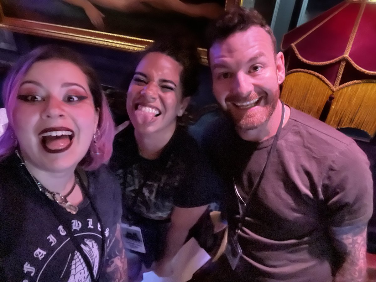 agoddamnpodcast's tweet photo. A quick #tbt to us hanging out with @SensesFail at Irving Plaza! Glad we got to make friendship bracelets with you all 🖤 (Buddy, come on the podcast pls 🫶) https://t.co/iM61uTGeOD