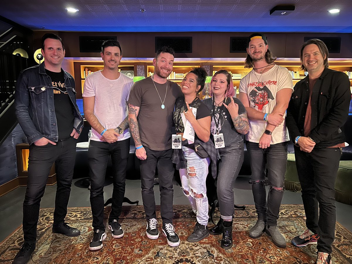 A quick #tbt to us hanging out with <a href="/SensesFail/">Senses Fail</a> at Irving Plaza! Glad we got to make friendship bracelets with you all 🖤 (Buddy, come on the podcast pls 🫶)