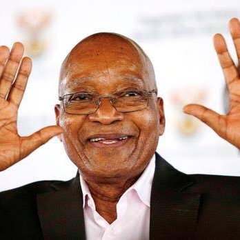 asanda_teedow's tweet photo. OPINION POLL: Who is the better President? 

Like for President Cyril Ramaphosa and Retweet for Jacob Zuma .

Y'all know I loves me some Cyril 😂 https://t.co/DFHEdYw6WF