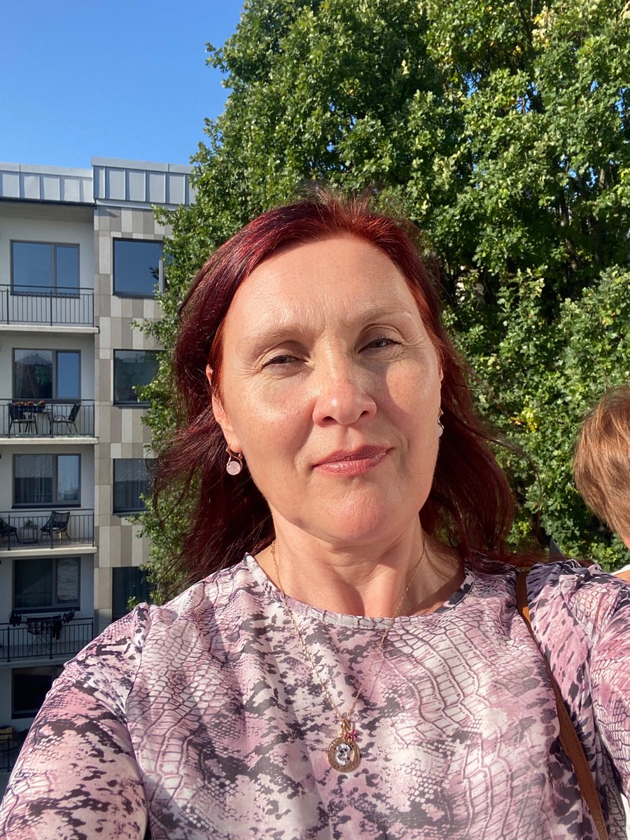 IlgaKrebs's tweet photo. Šodien #BTA atklāja jaunu īres namu Tērbatas ielā. Priecē, ka mūsu Īres likums ir devis pozitīvas pārmainas, un ka attīstītājs ir rūpējies par ārtelpu cilvēkiem, ne auto - ar lielu ozolu pagalmā
#BTA #Ellex https://t.co/1bNQaoKzgA
