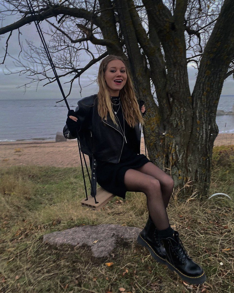 ⠀ ⠀
«я не ищу повод, просто живу».

отвёз @senseofhmn к дорогой сердцу локации. обменялись философскими мыслями, полюбовались видами, преисполнились в своём познании. и вдруг я поверил в судьбу. 

⠀ ⠀