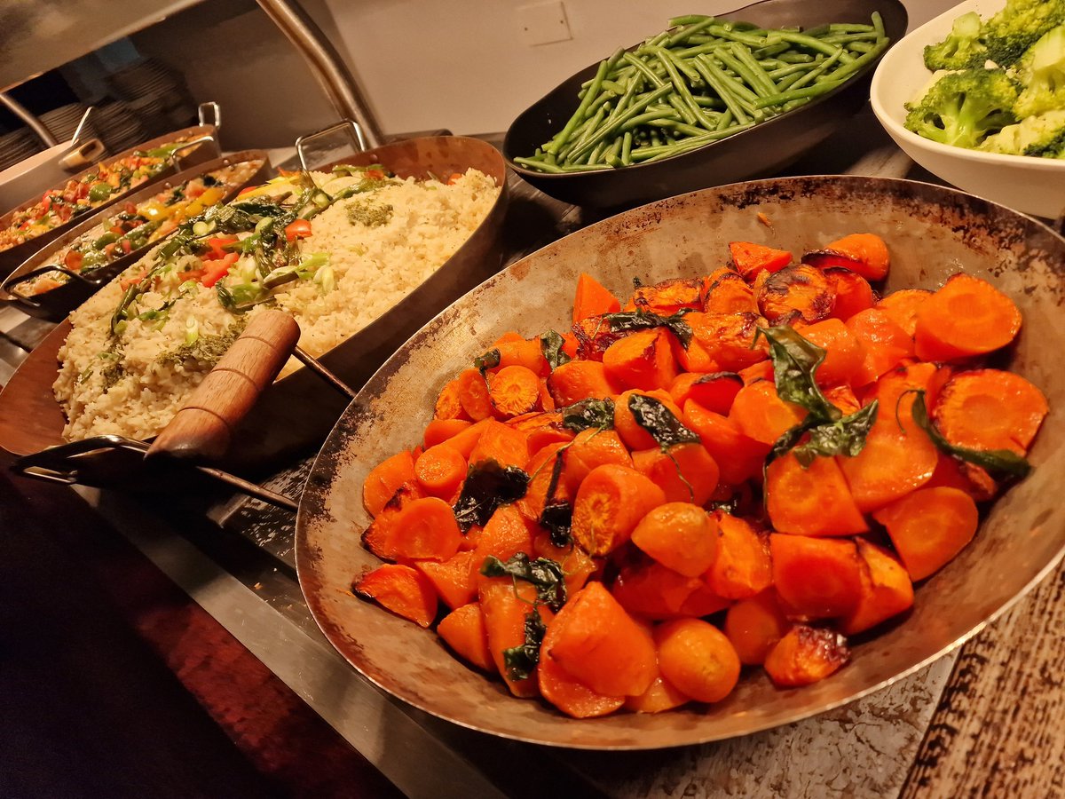 Beautiful lunch from <a href="/sam_w_182/">Sam Walsh</a> and the <a href="/ScarColl/">Scarborough College</a> team <a href="/AJ3778/">Alison Higgins</a> <a href="/GuyEmmett/">Guy Emmett</a> <a href="/HolroydHowe/">Holroyd Howe</a> <a href="/OliCullers/">Oli Cullingworth</a> <a href="/pammybabe68/">pamela dixon 🐝</a> <a href="/DamianBlake4/">Damian Blake</a> <a href="/DanielCollier84/">Daniel Collier</a>