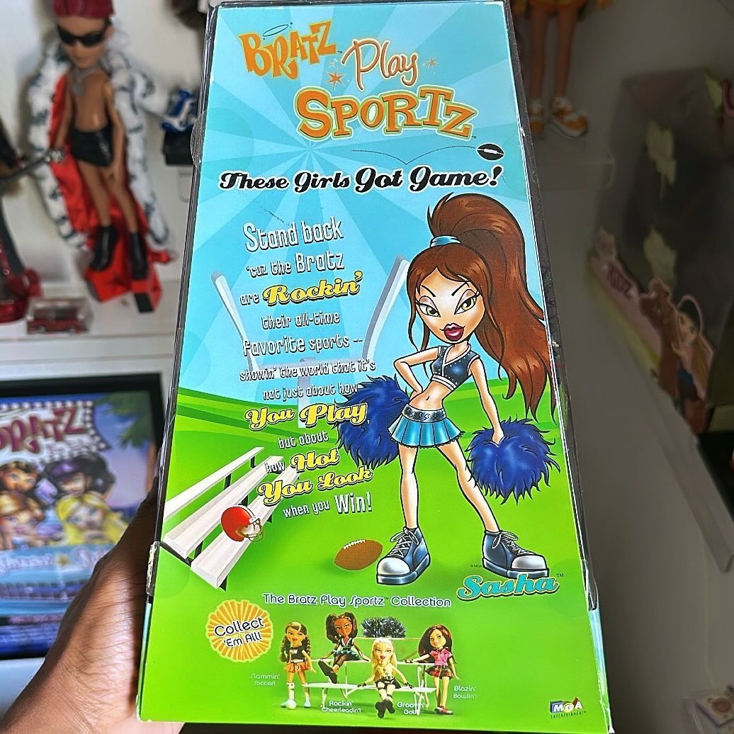 JuGalaxSea's tweet photo. 2005 Play Sportz (1st edition) Sasha 🩵📣💚
Doll Page: GalaxSea.Bratz
#Bratz #GalaxSeaBratz #PlaySportz #BratzPlaySportz #Bratz2012 #Sasha #BunnyBoo #adultdollcollector #dollcollector #blackdolls #BratzCollector #bratzcheerleader #bratzteamz https://t.co/19ZkktMUBV
