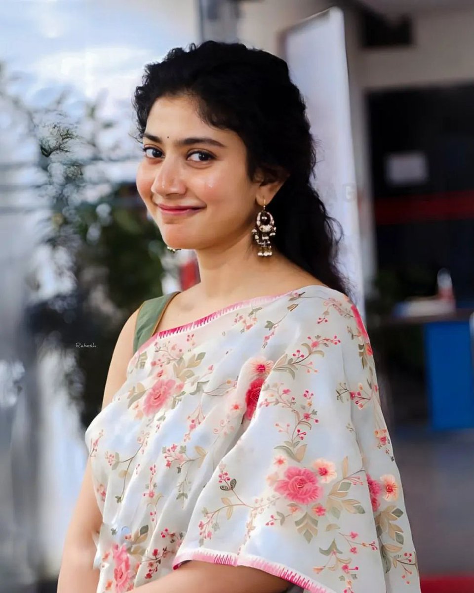 🙈✨️Smiling Beauty Pallu.🫶🫠
<a href="/Sai_Pallavi92/">Sai Pallavi</a>  #SaiPallavi