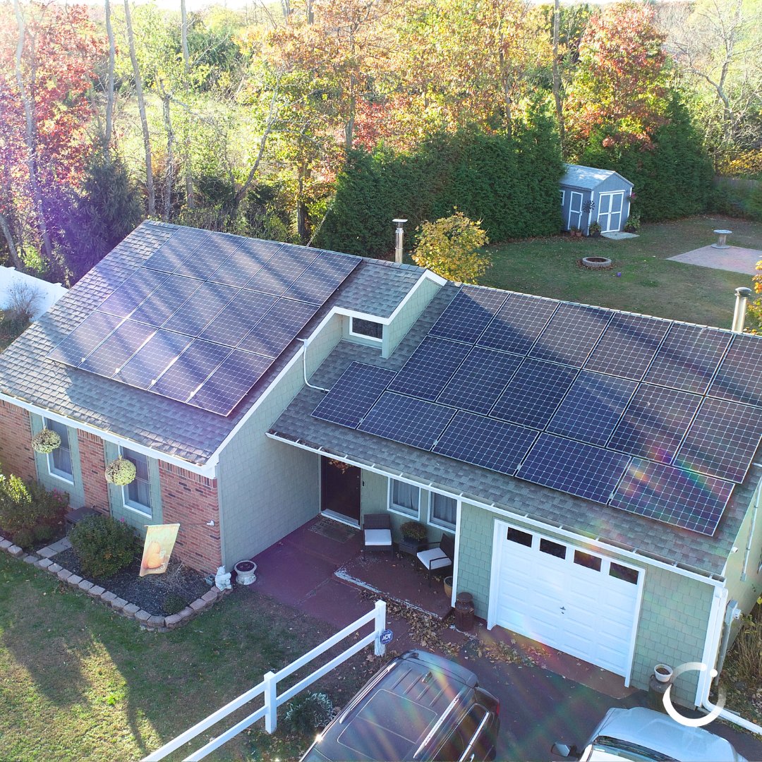 EmPowerSolar's tweet image. Power Move Thursday  ⚡️
Location: Riverhead, NY
System size: 10.42 kW / 32 Panels / 327 Watt Panels
Annual Electric Savings: $2,217!

Sign up for a free consultation with our team: Bit.ly/HomeSolarConsu… ☀️
.
.
.
#PowerMoveThursday #LongIslandSolar #SolarPower #EmPowerSolar