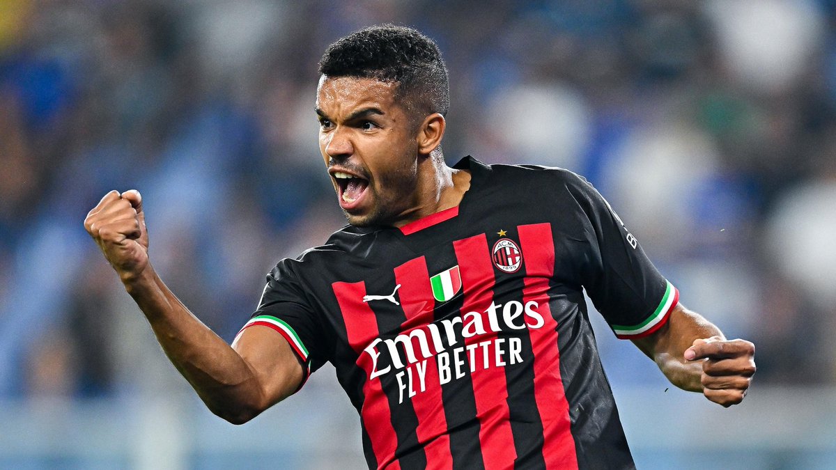 StefanHagalin's tweet photo. Alvöru nafn hérna í frumsýningu hjá Genoa og rosaleg úrslit í kortunum. 4-1 á 80. mínútu. 32 ára lánsmaðurinn frá AC Milan strax kominn með mark þótt MOTM sé enn sem komið er íslenskur. #genrom #bestasætið https://t.co/uw9Lmjgq0q