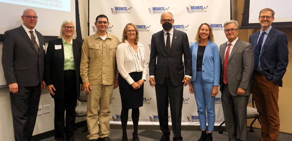 wsferries's tweet photo. #Kaleetan crewmembers talk to @GovInslee, discussion with governor on electrification efforts, #WeekWithoutDriving, fare changes starting Sunday 10/1 and more in our Weekly Update: https://t.co/5FPIWWvmMM https://t.co/oHSTWQ4sSw