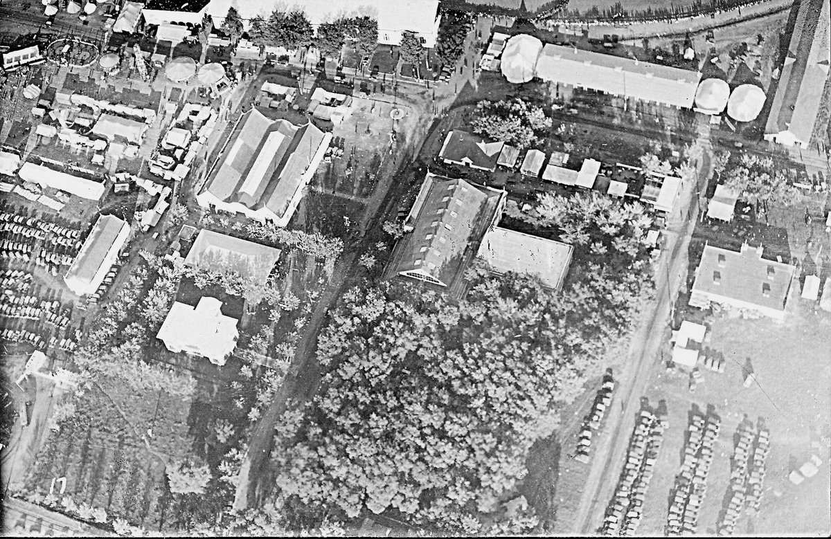CityofYakima's tweet photo. It's #fairweek so for this #throwbackthursday we travel to circa 1920 for an aerial photograph of State Fair Park.
π·photo courtesy Yakima Valley Museum https://t.co/iTZkVQ7jzk