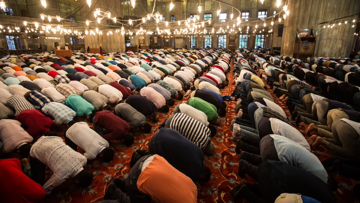 🔴 Ülkelere göre Müslümanların 5 vakit namaz kılma oranları:

🇬🇭 Gana %91
🇨🇲 Kamerun %90
🇳🇬 Nijerya %86
🇸🇳 Senegal %85
🏳️ Afganistan %88
🇮🇶 Irak %83
🇲🇾 Malezya %72
🇮🇩 Endonezya %71
🇹🇭 Tayland %75
🇵🇸 Filistin %69
🇲🇦 Fas %67
🇯🇴 Ürdün %54
🇹🇿 Tanzanya %44
🇵🇰 Pakistan %42
🇹🇯