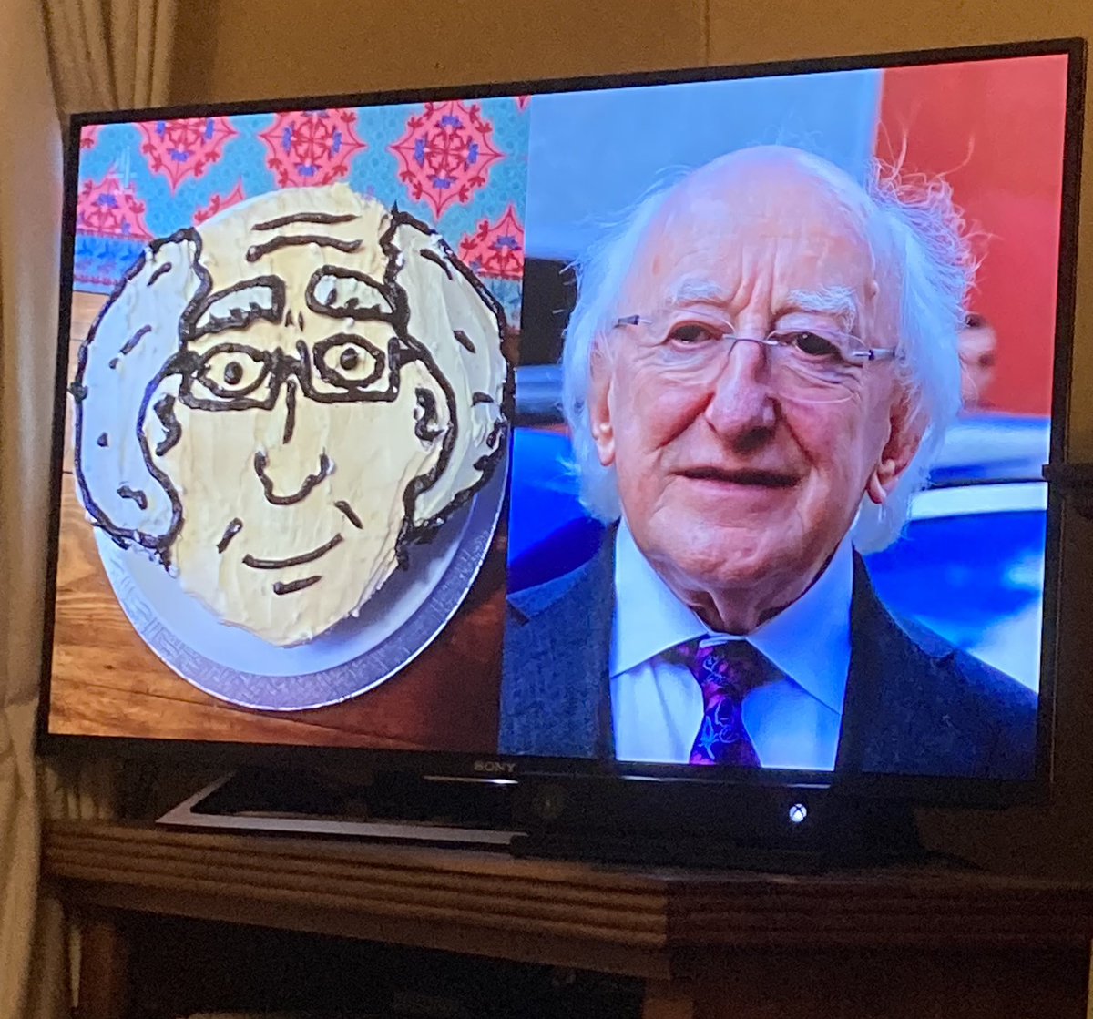 V cute Michael D cake by Lola fm Co. Meath on #BakeOff #ExtraSlice this evening #GBBO