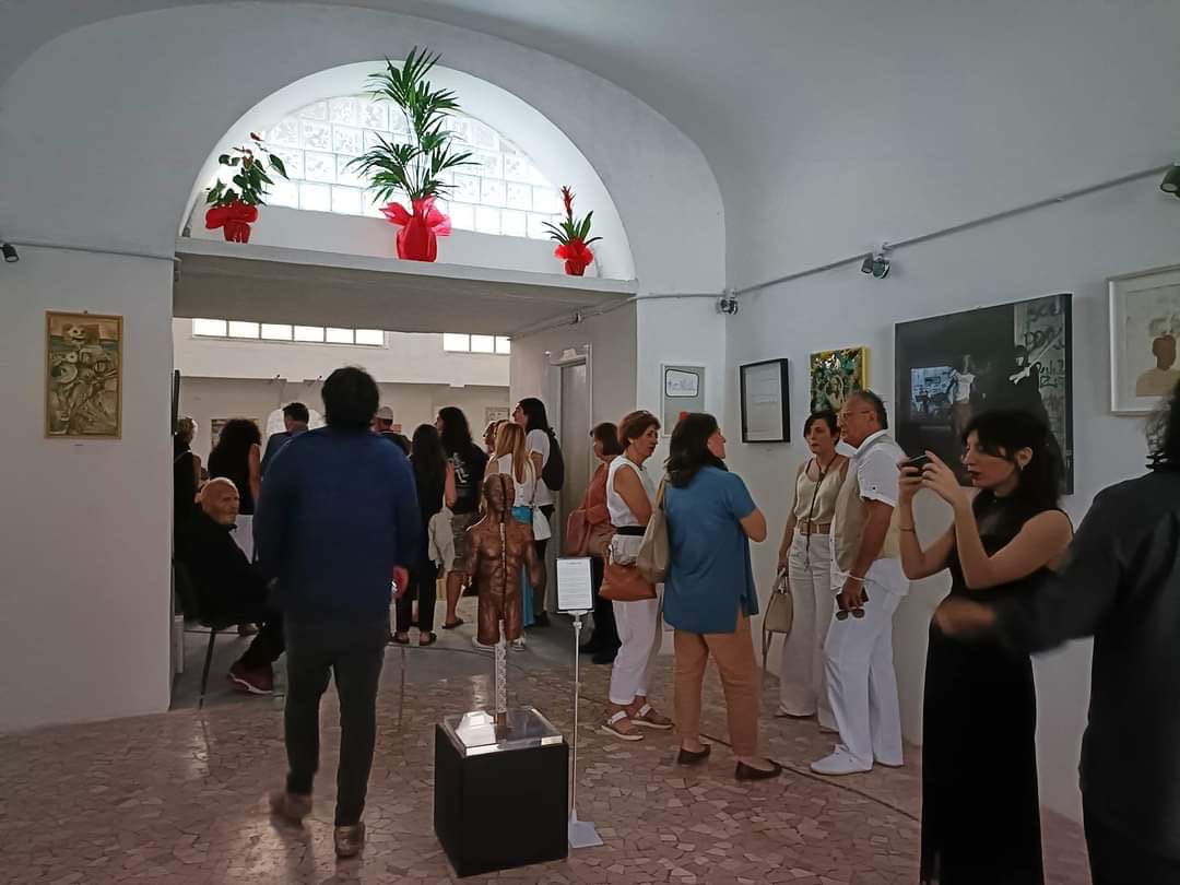 Mod1Official's tweet image. Rome: Where Dreams Get Real! The Modigliani Foundation&apos;s opening? Total art party! Artists from all over, just having a great time💯 
#art #mod1 #modigliani