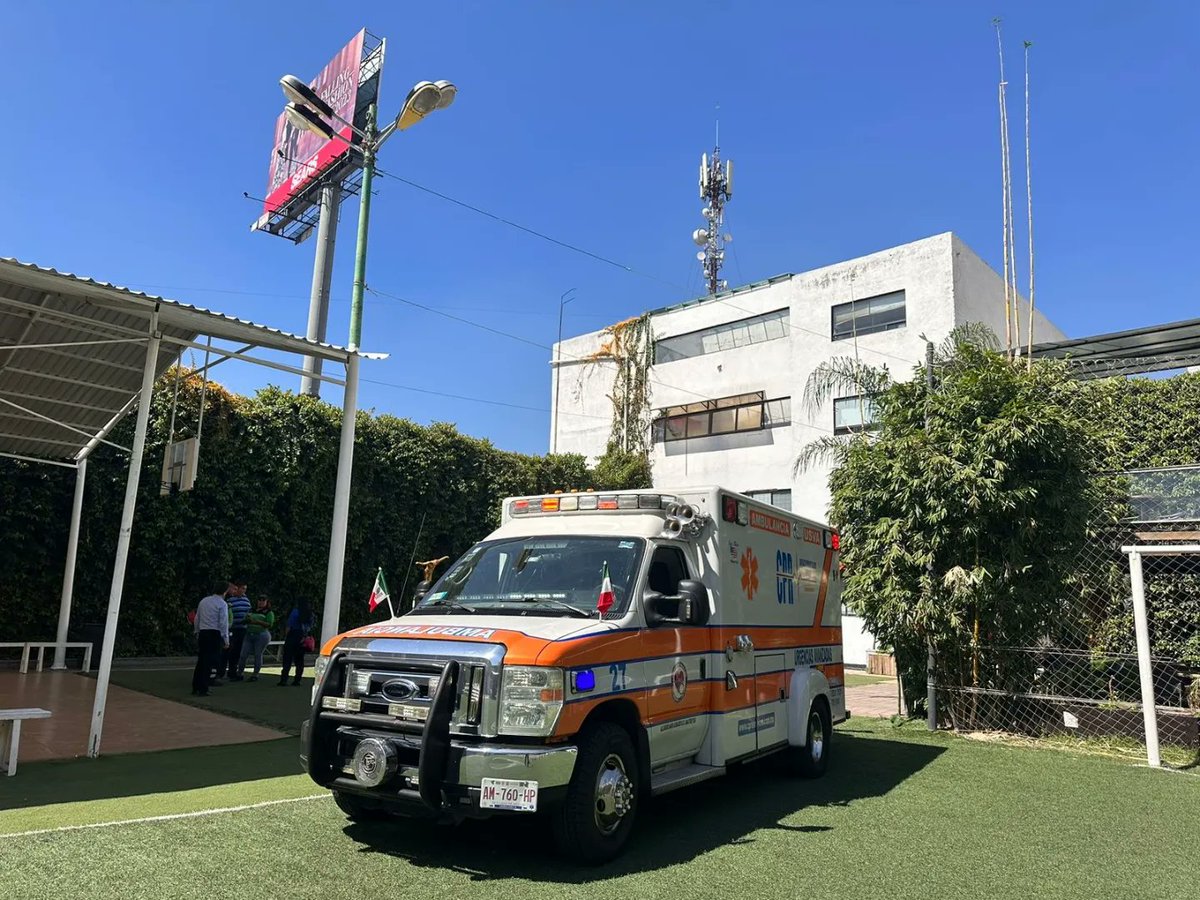 CPRServicesMx's tweet photo. Unidad 27 atiende urgencia solicitada del Colegio Amauta por alumno lesionado en actividad deportiva trasladándolo al Hospital Ángeles Lindavista.

Agradecemos su confianza.

#cprservicesmx #siempreprofesionales #ambulanciasverificadas #ambulanciasdeprevencion https://t.co/vT2JdlhYeH