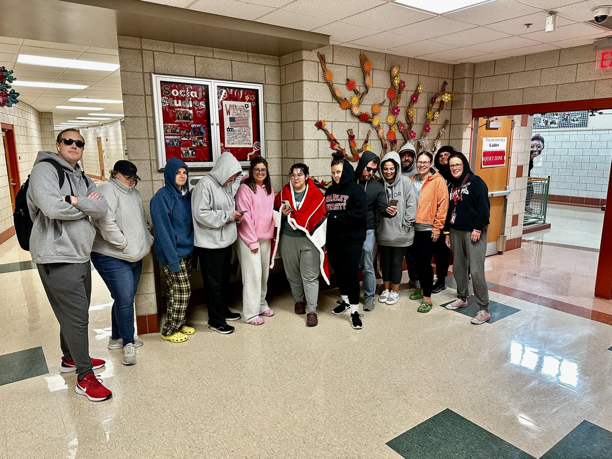 BrookSocStudies's tweet image. This department LOVES spirit days! Teacher/student swap day, twin day, and Barbie day for @HonortheRaiders #homecoming week!